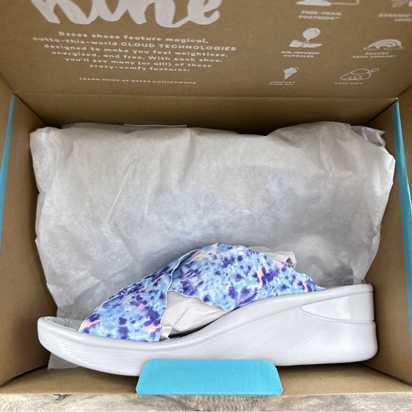 NEW Bzees Sahara Comfort Stretch Slide Wedge Sandal 8.5M 38.5 Blue Tie Dye - Picture 10 of 12